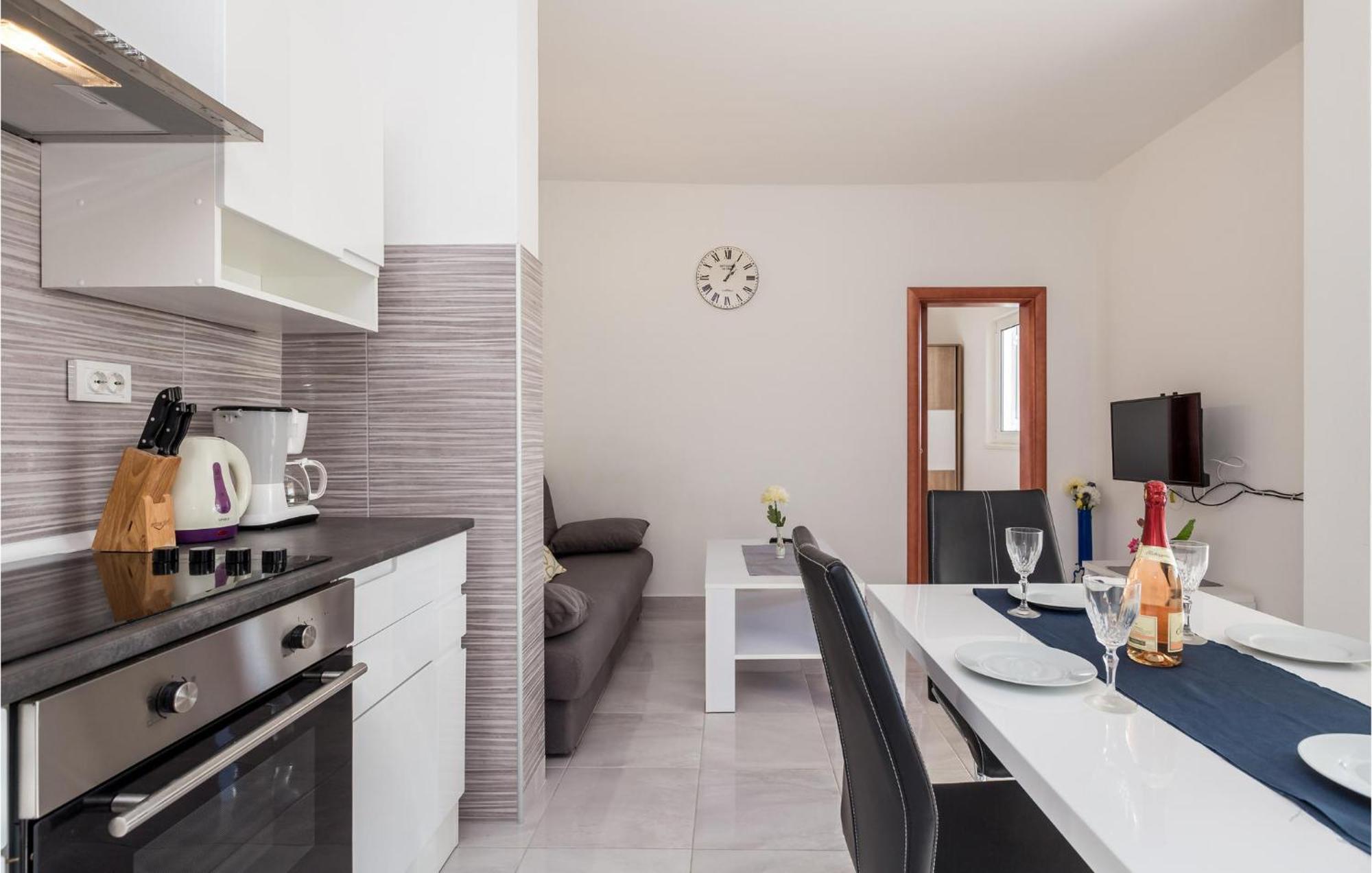 Pet Friendly Apartment In Kampor With Kitchen Extérieur photo