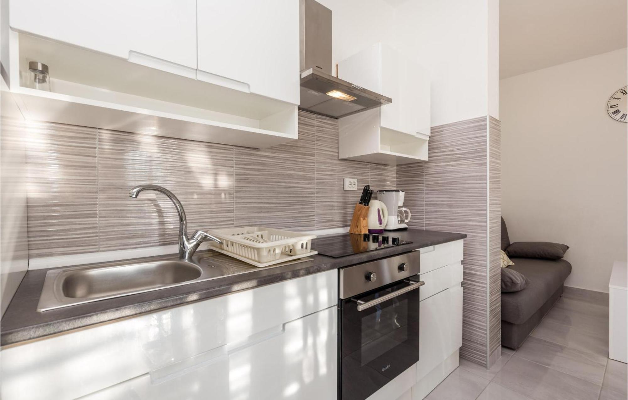 Pet Friendly Apartment In Kampor With Kitchen Extérieur photo