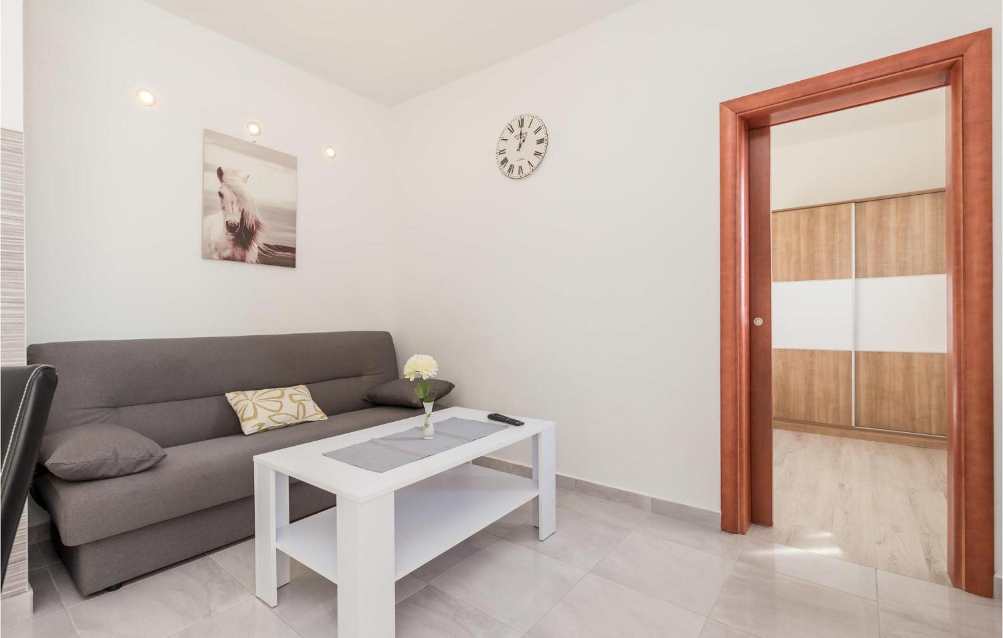 Pet Friendly Apartment In Kampor With Kitchen Extérieur photo