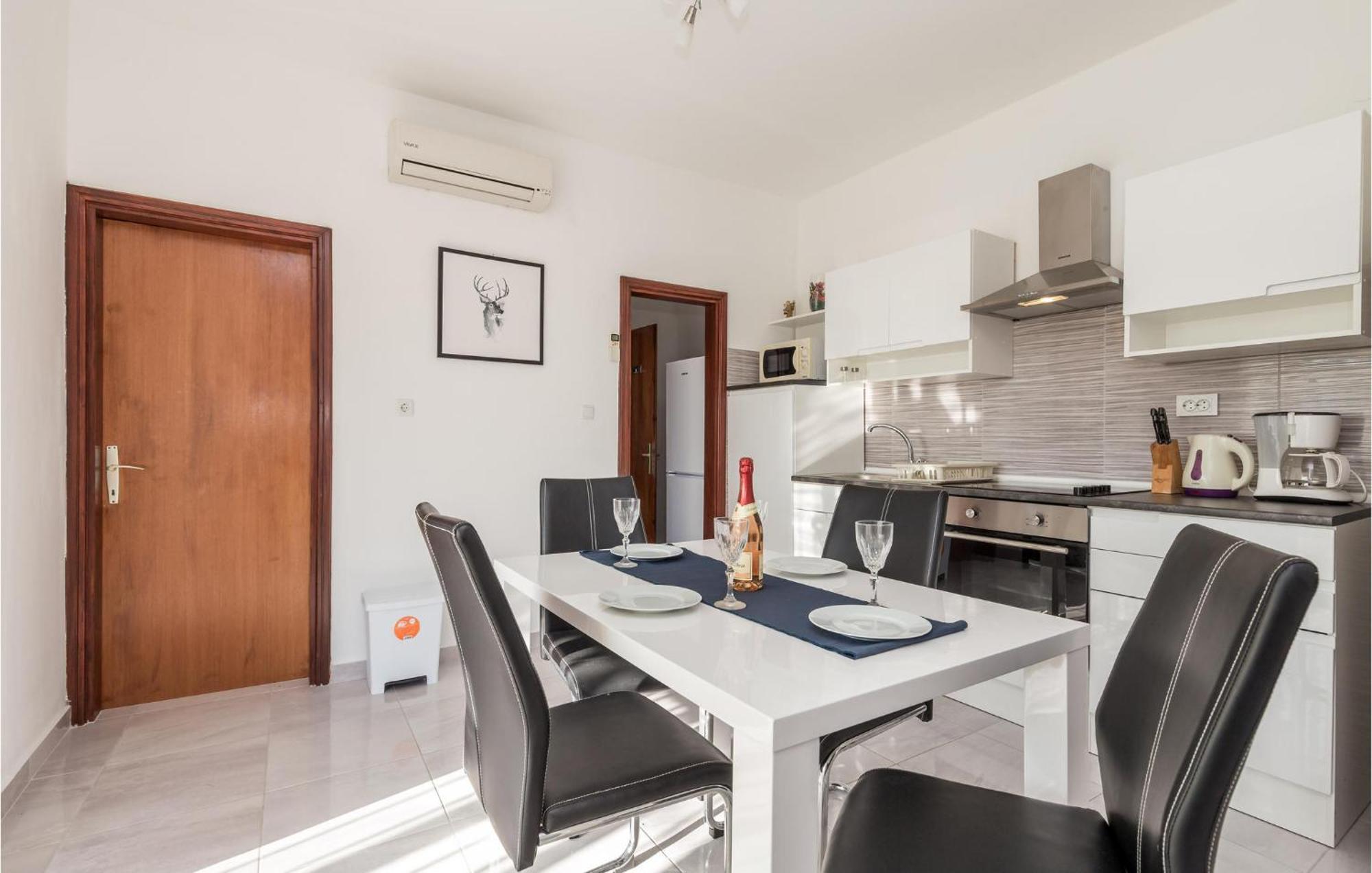 Pet Friendly Apartment In Kampor With Kitchen Extérieur photo