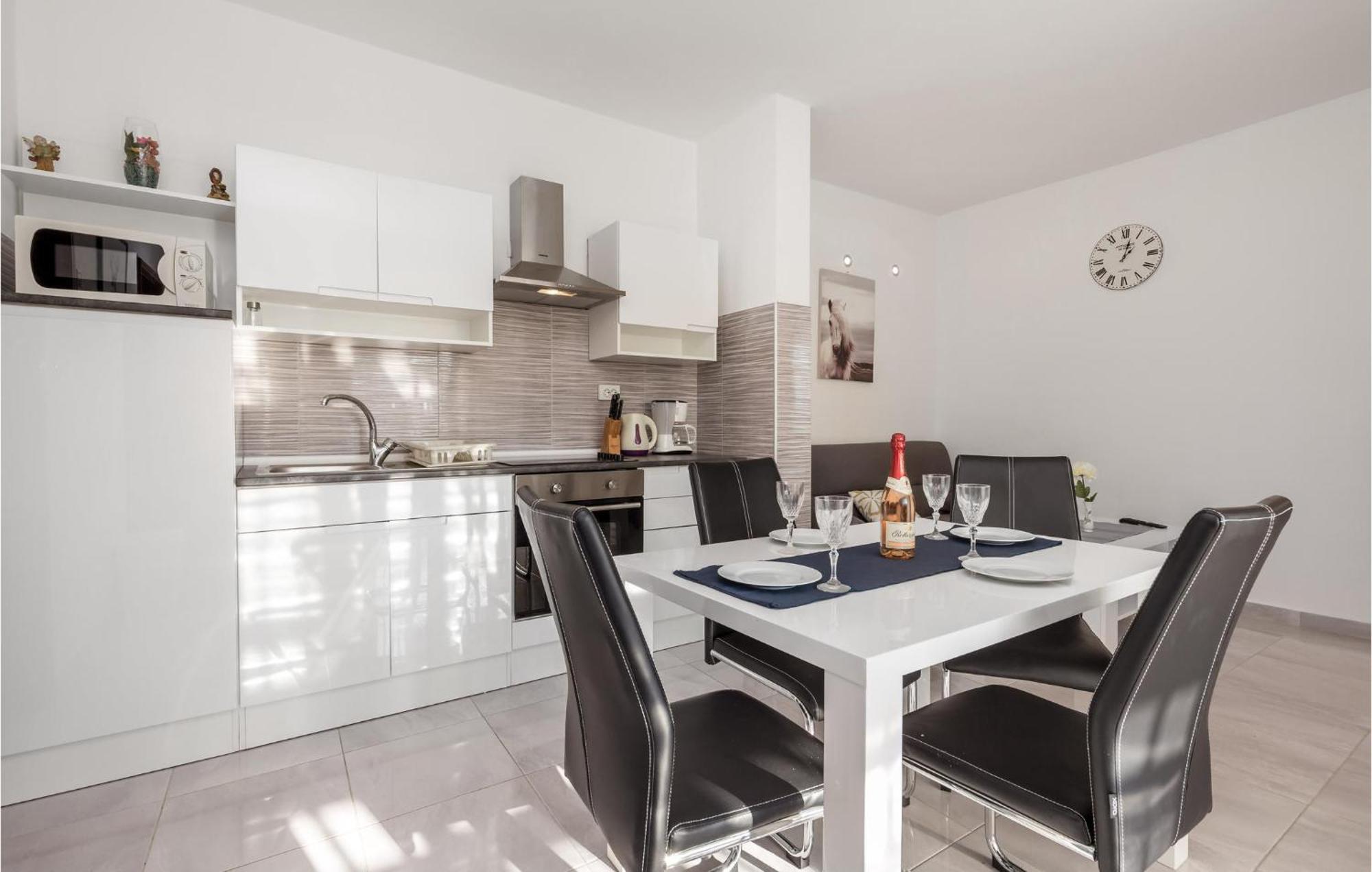 Pet Friendly Apartment In Kampor With Kitchen Extérieur photo