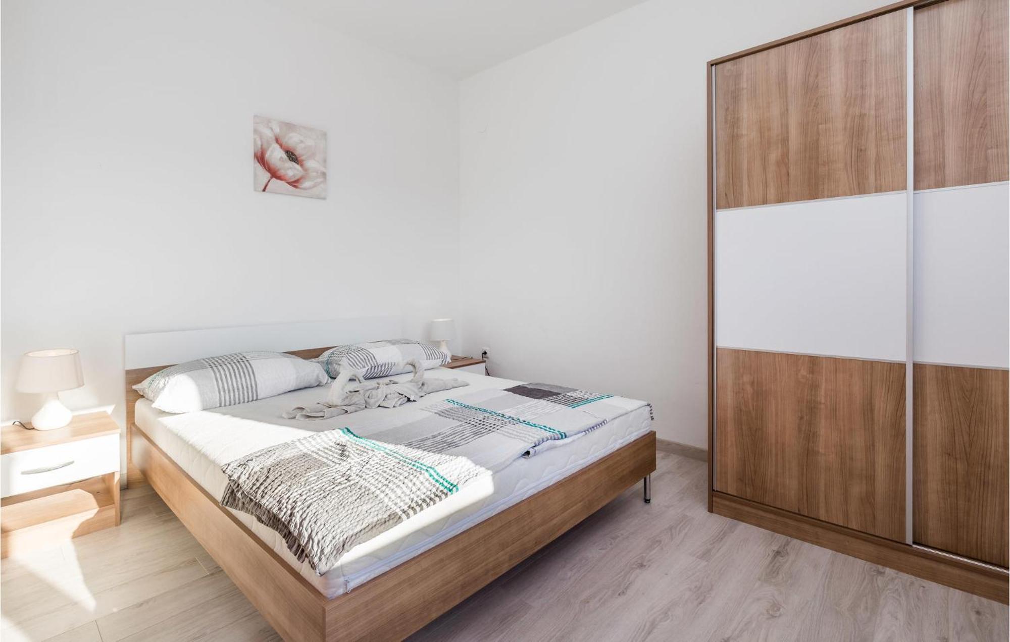 Pet Friendly Apartment In Kampor With Kitchen Extérieur photo