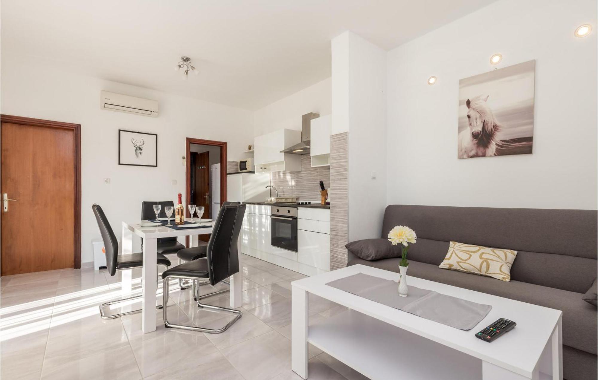 Pet Friendly Apartment In Kampor With Kitchen Extérieur photo